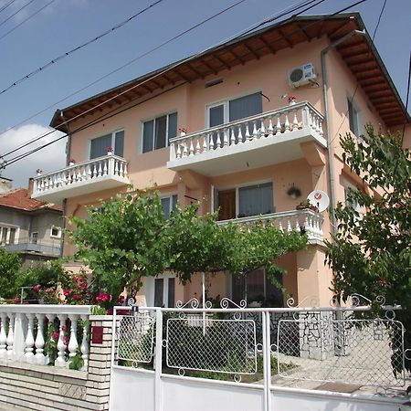 ולינגראד Family Hotel Velevi מראה חיצוני תמונה