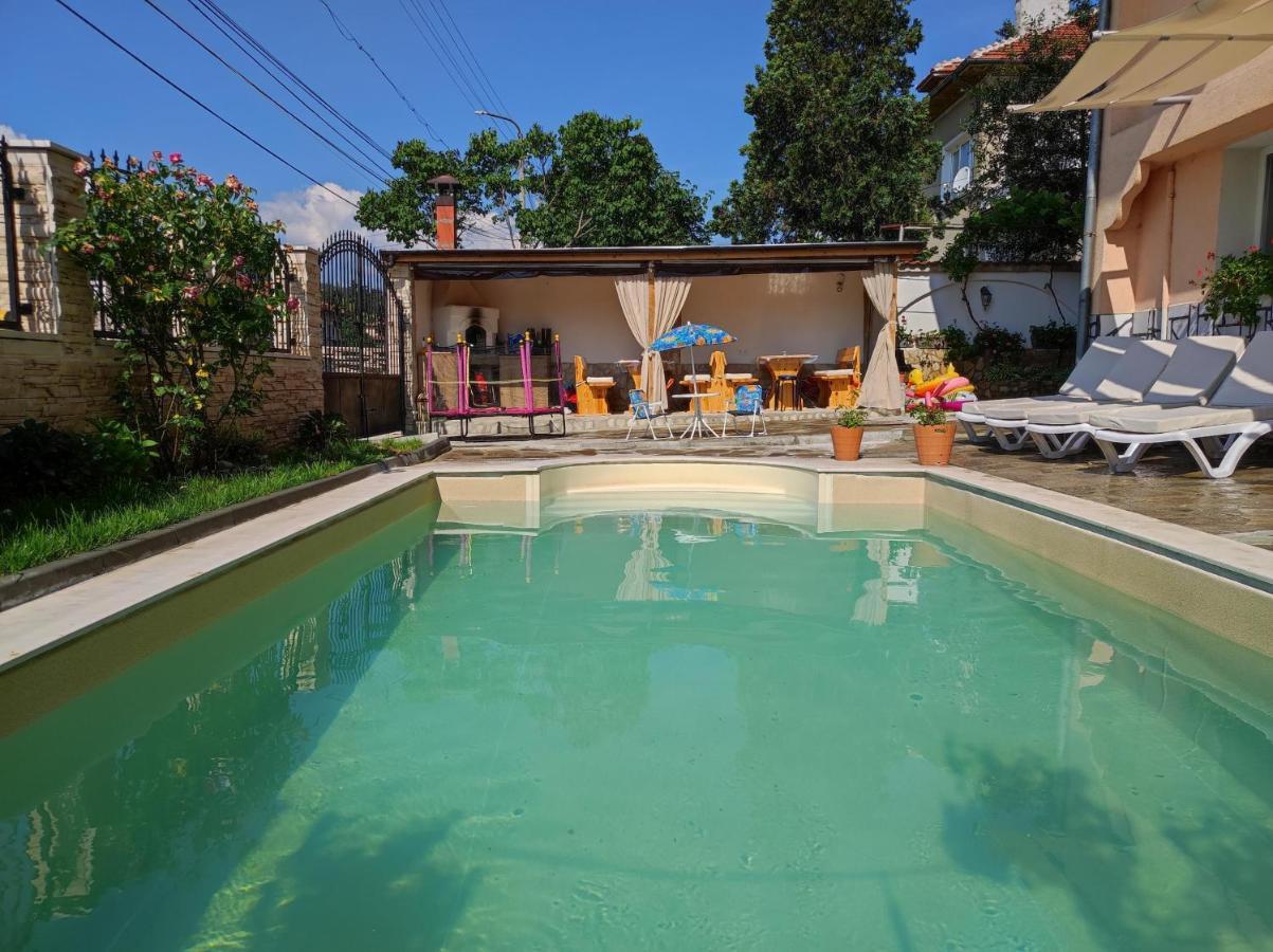ולינגראד Family Hotel Velevi מראה חיצוני תמונה