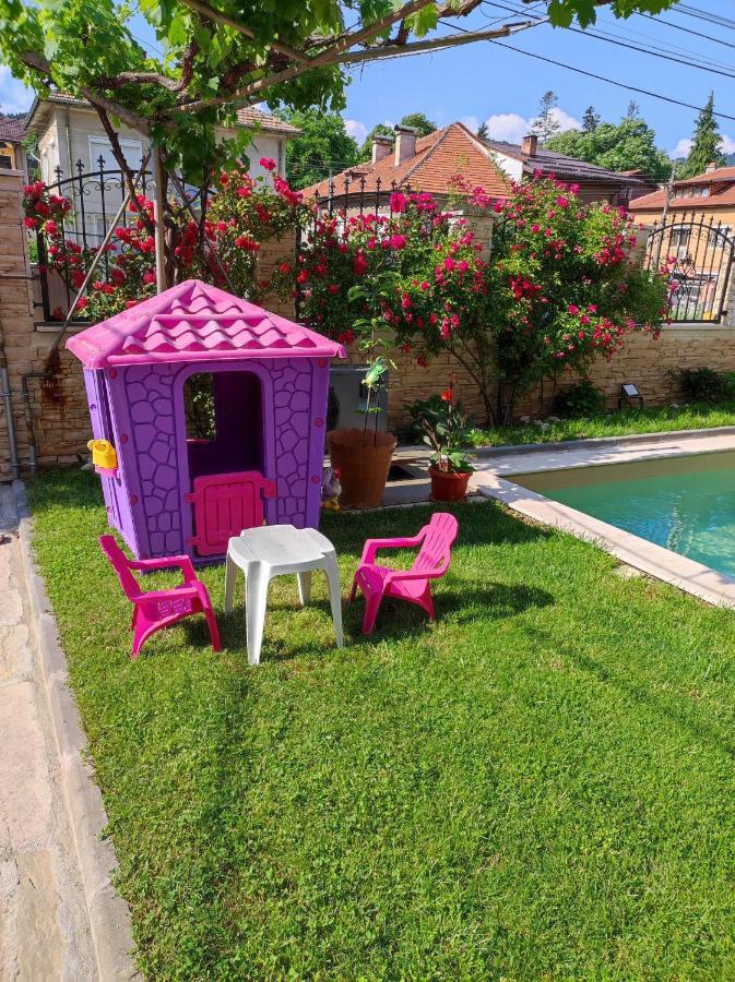 ולינגראד Family Hotel Velevi מראה חיצוני תמונה