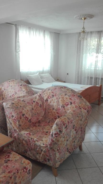 ולינגראד Family Hotel Velevi מראה חיצוני תמונה